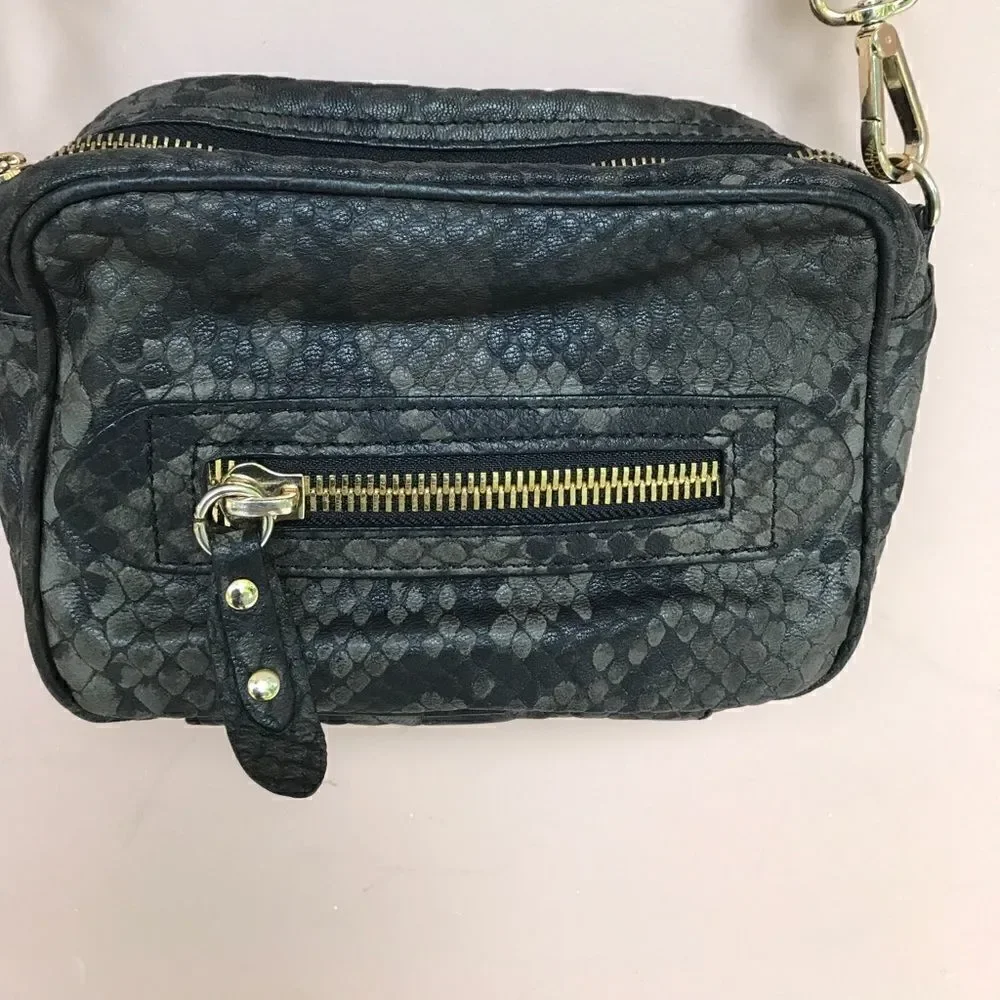Innue  Crossbody  bag